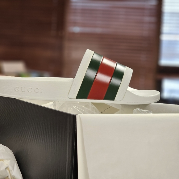 GUCCI Men's Web Rubber Slide Sandal - Picture 6 of 8